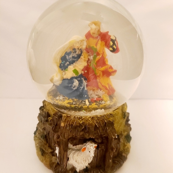 Vintage Snowglobe Musical San Francisco Music Box Christmas Nativity Scene Globe - Picture 11 of 11